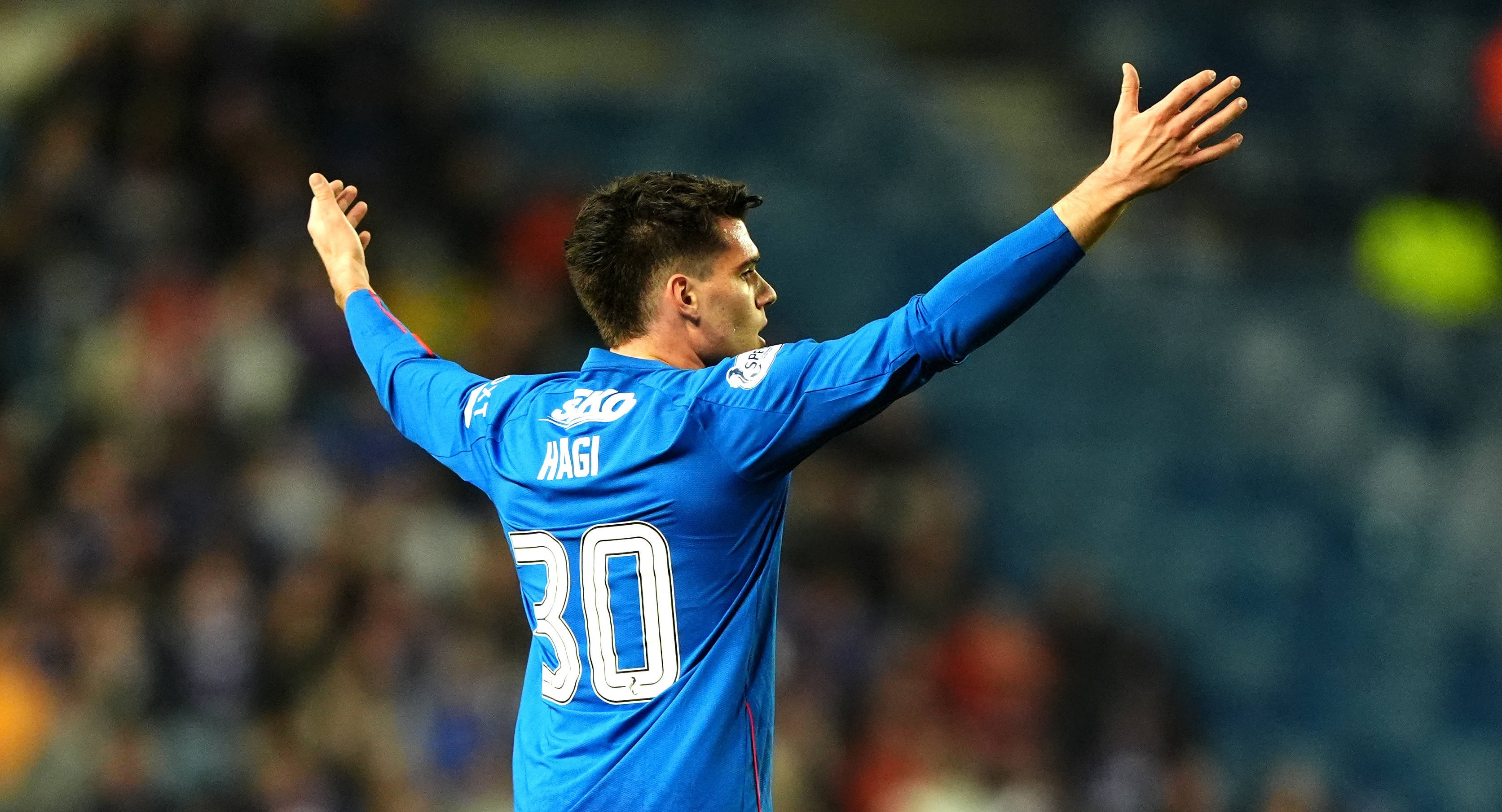 Una caldă, alta rece! Ianis Hagi a luat &rdquo;roșu&rdquo; la primul meci pentru Rangers de la revenire